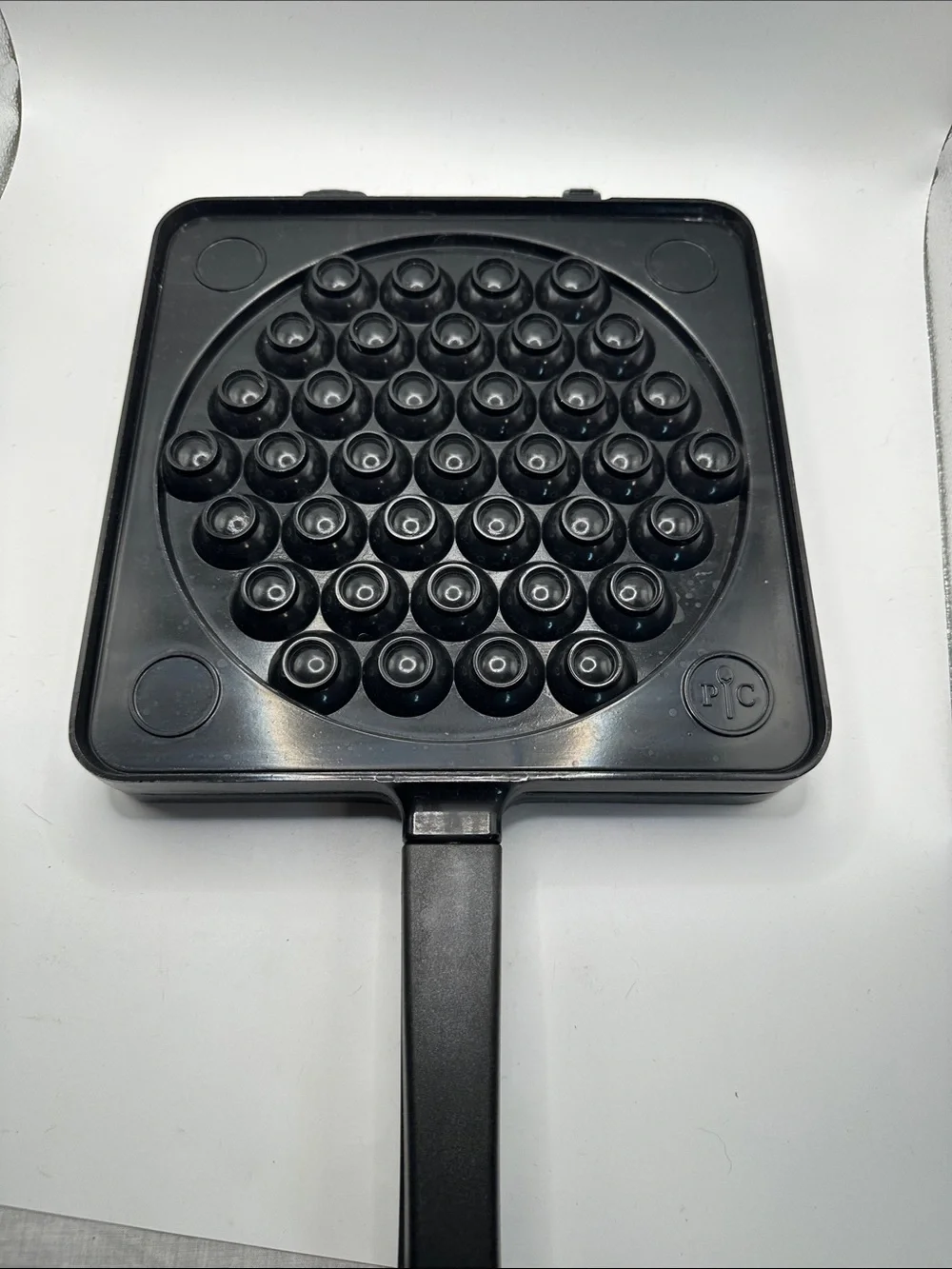Pampered Chef Black Bubble Puffer Maker Pan